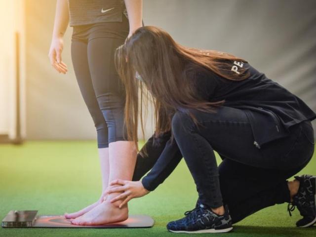 Tendinites récidivantes, Sever chez un jeune footballeur : quel traitement ?